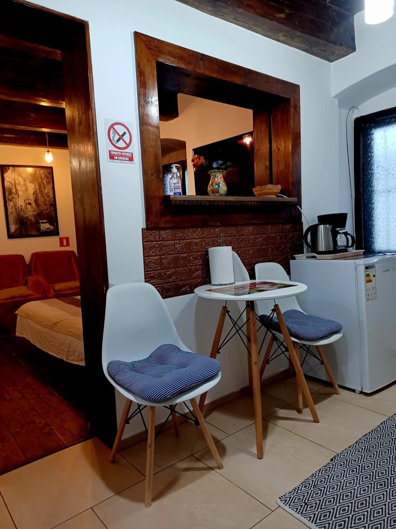 Historic Center Apartment Brasov Luaran gambar